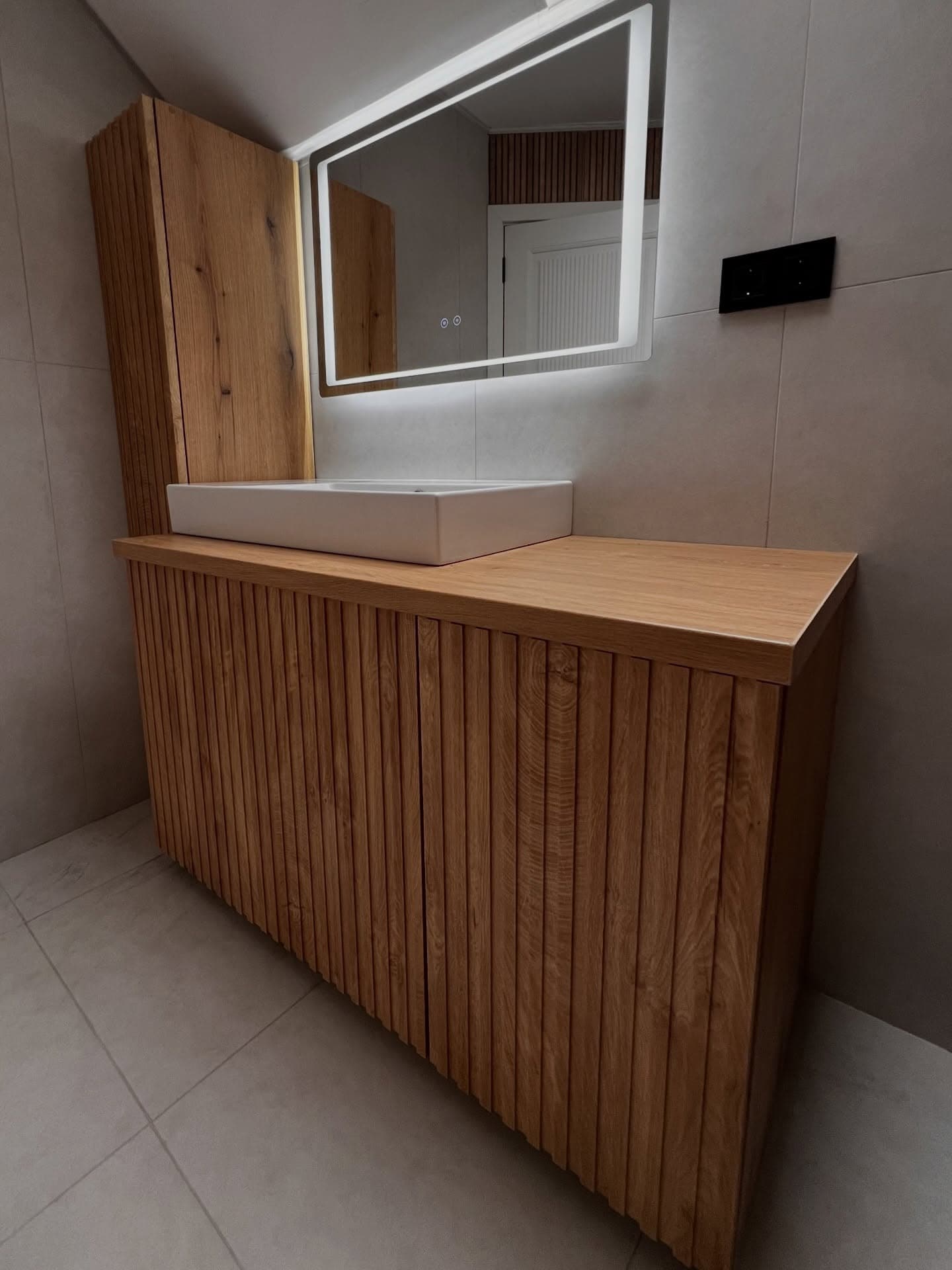 Mobilier baie din lemn, mobilă la comandă Bacău